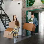 Cartons et tri avant un déménagement